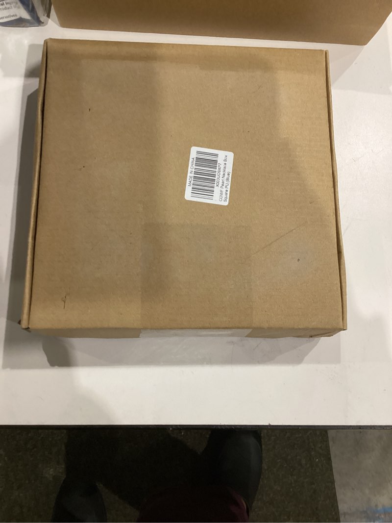 Condition photo showing New/Like New for Long Pearl Chain PU Necklace Gift Box Display Case Storage Holder (Blue)