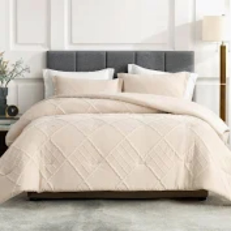 Amélie Home Queen Comforter Set, All-Season Down Alternative Bedding, Luxury Soft Jacquard with Eleg