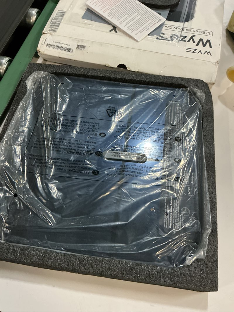 Condition photo showing Good Condition for Wyze Smart Scale X - Digital Bathroom Scale for Body Weight, BMI, Body Fat, Muscle Mass, Heart Rate Monitor | Sync with Health Apps | for People, Baby & Pet, 400 lbs (Black) Wyze Scale X Black - FSA/HSA Eligible