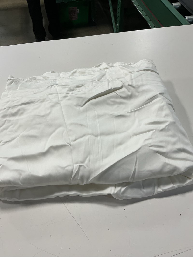 Condition photo showing Good Condition for bamboo duvet cover, king/cal king, white