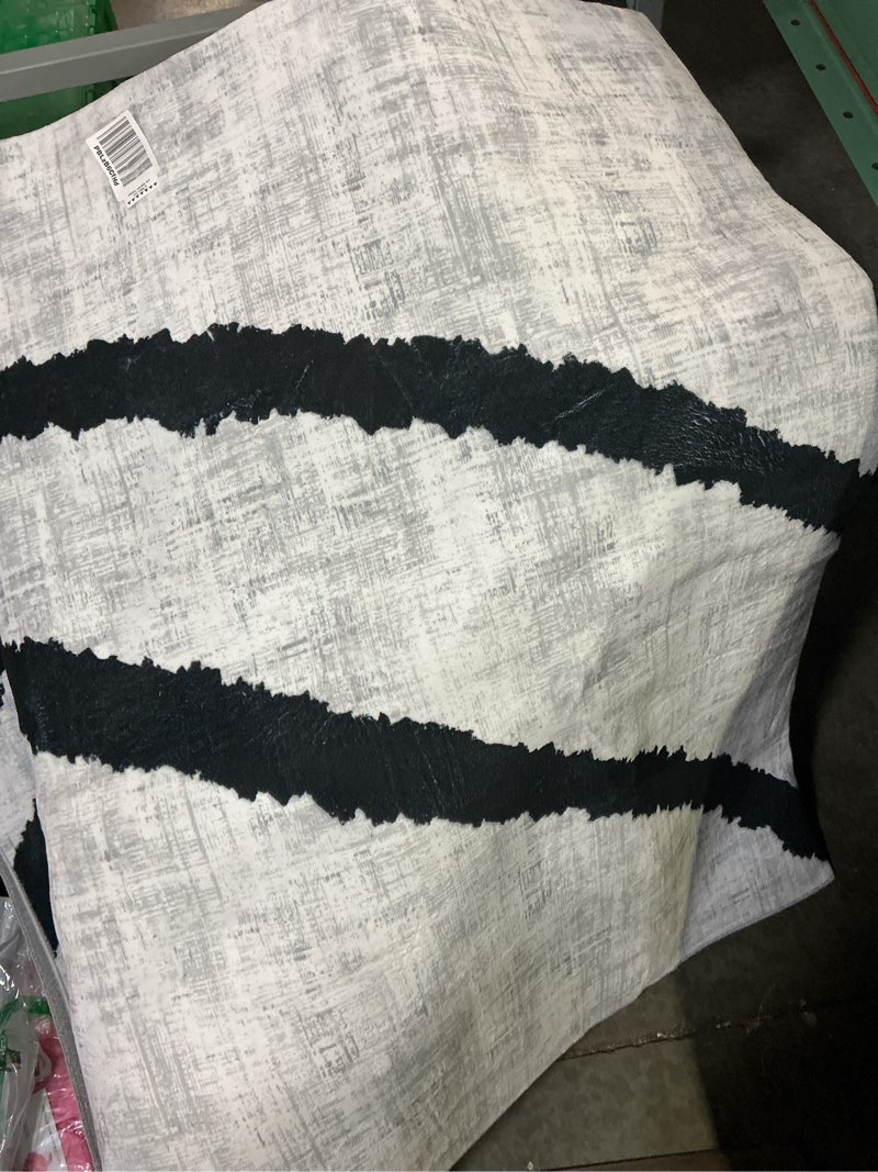 Condition photo showing Good Condition for yihouse modern area rugs for living room, 8x10 washable black and white rug, thin abstract geometric striped rug, area rug for bedroom,kitchen,dining room,office simple lines 8' x 10' (rectangular)
