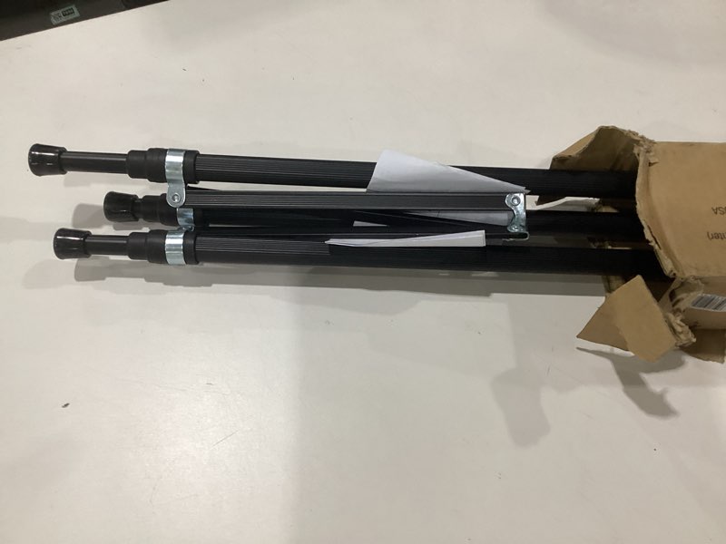 Condition photo showing Good Condition for quartet easel, aluminum, lightweight, telescoping, 66" max. height, supports 25 lbs, black (51e) black supports 25 lbs.
