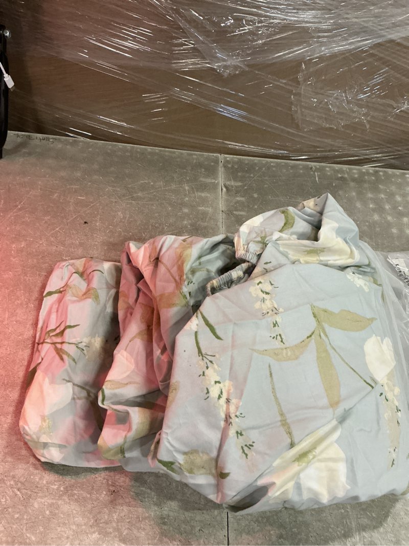 Condition photo showing As Is for organic crisp percale floral fitted sheet set blue garden queen