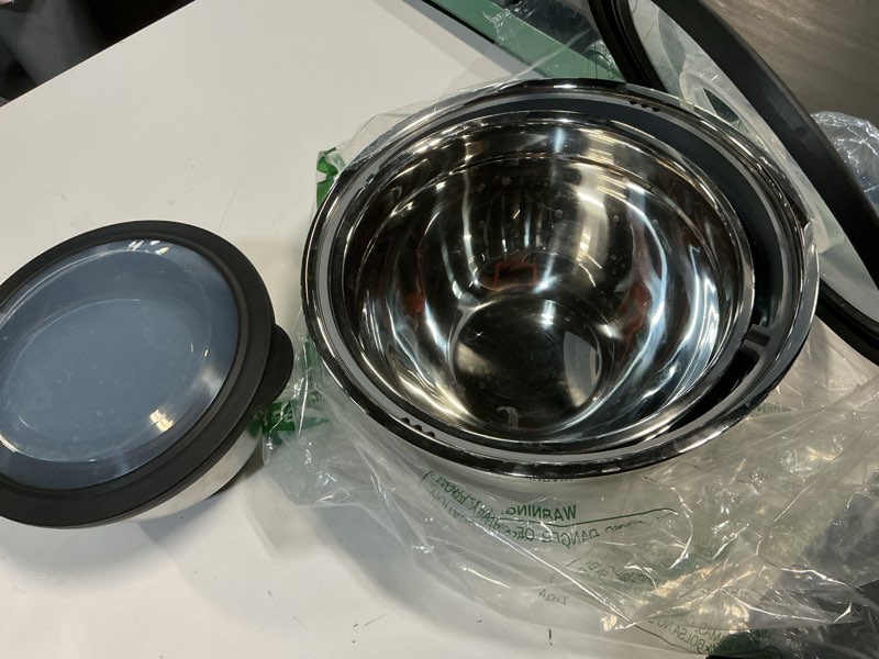 Condition photo showing As Is for E-far Mixing Bowls with Lids Set, 15PCS Stainless Steel Mixing Nesting Bowl with Colander & 3 Metal Grater for Kitchen Prep/Baking/Storage, Non-Slip Bottom & Airtight Lid, 4.6, 3, 1.5, 1, 0.7QT, Black