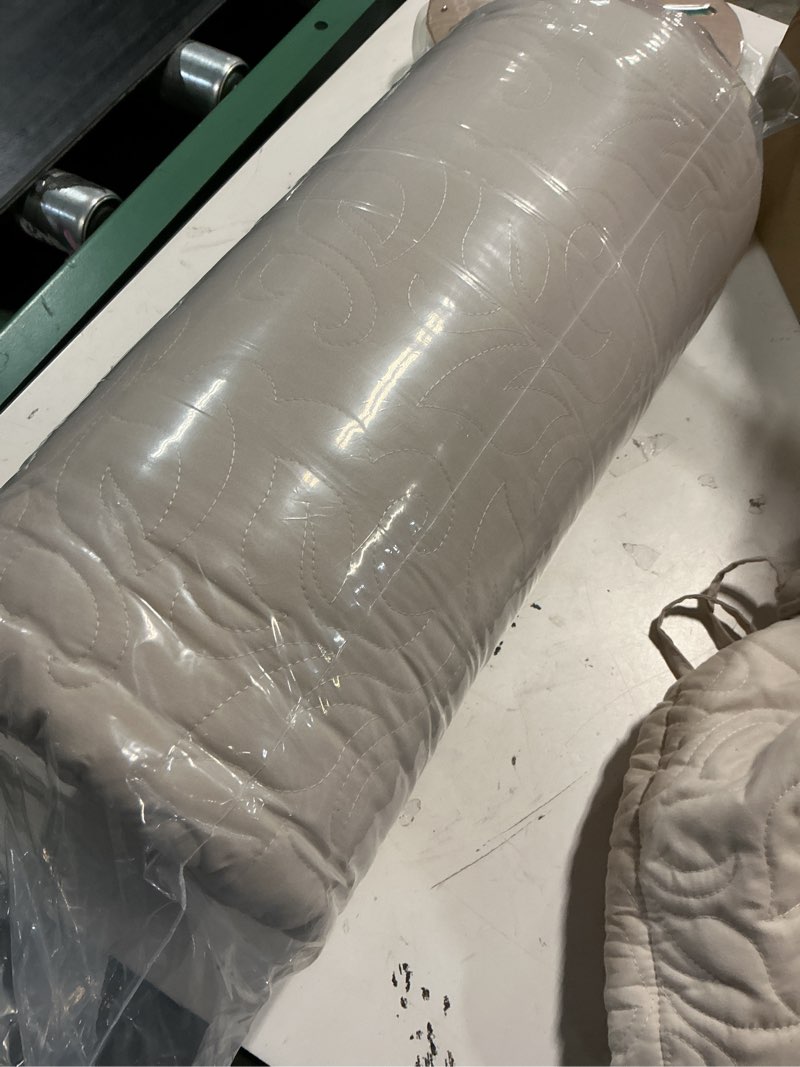 Condition photo showing New/Like New for home collection 3pc full/queen over size elegant embossed bedspread set light weight solid beige new# stacy