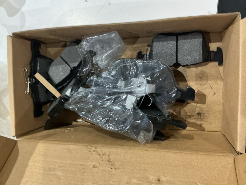 Condition photo showing Good Condition for front rear ceramic brake pads 8 pieces set fit for 2017-2019 ford escape 2.5l/fwd and with 1.5l