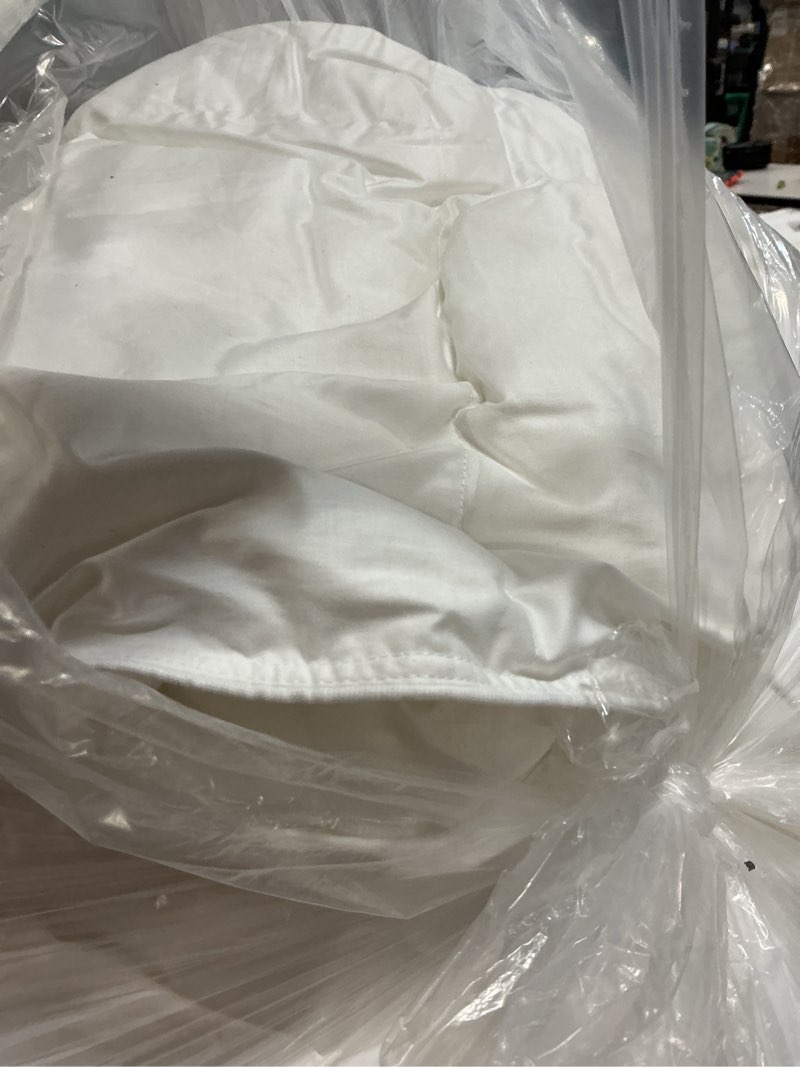Condition photo showing Good Condition for premium down alternative comforter, king/cal king, white