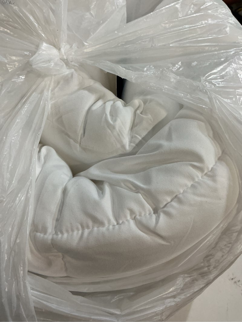 Condition photo showing Good Condition for bedsure comforter duvet insert - quilted comforters twin xl size, all season duvet, gentlesoft down alternative bedding, with 8 tabs, gifts for women/men, white, twin xl 92 x 68 inches white twin xl