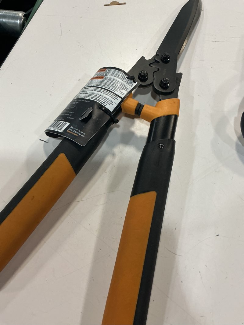 Condition photo showing Good Condition for fiskars 10-in standard hedge shears