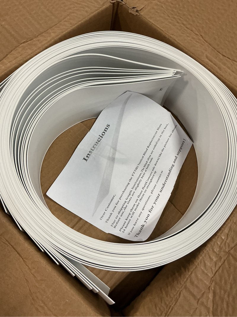 Condition photo showing Good Condition for 82.5" x 3.5" white pvc vertical blind replacement slats curved smooth (10 pack)