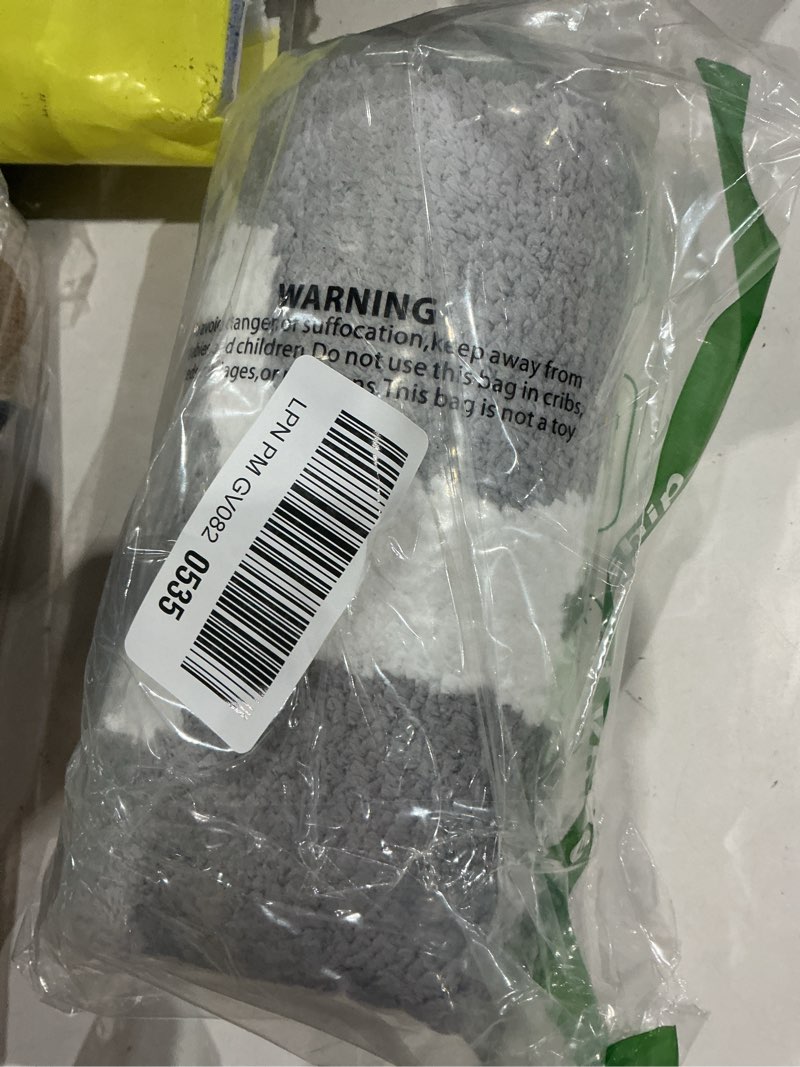 Condition photo showing Good Condition for olanly bathroom rugs 24x16, soft and absorbent microfiber bath rugs, non-slip shaggy shower carpet, machine wash dry, bath mats for bathroom floor, tub and shower, grey 24" x 16" grey