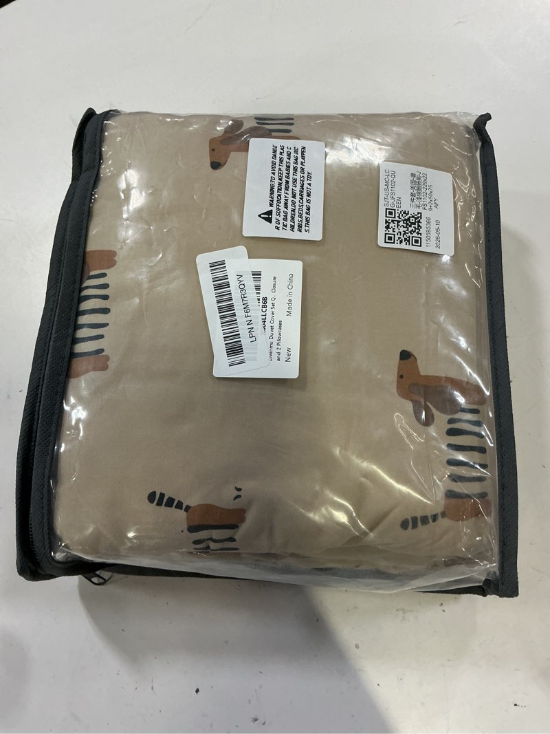 Condition photo showing New/Like New for duvet cover set king size brown dachshund bedding set for girls boys,dog puppy duvet cover kids with zipper closure and 2 pillowcases brown dachshund king (no comforter)