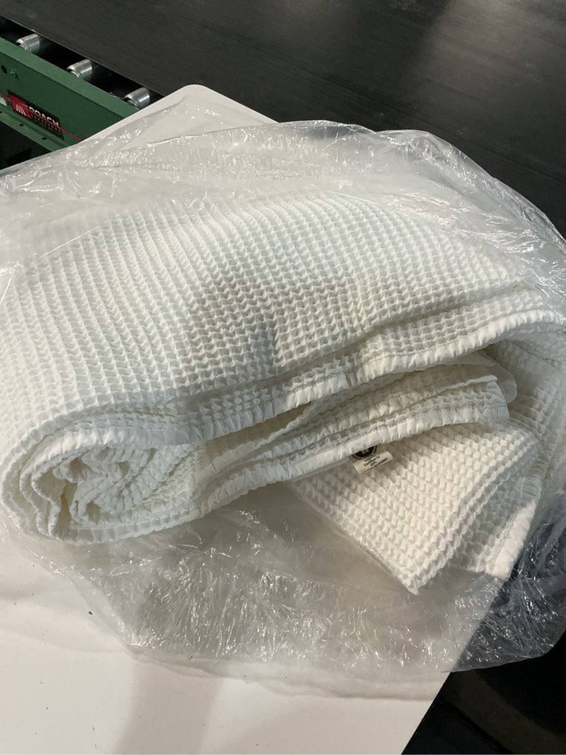 Condition photo showing Good Condition for organic waffle bed blanket, king/cal king, white