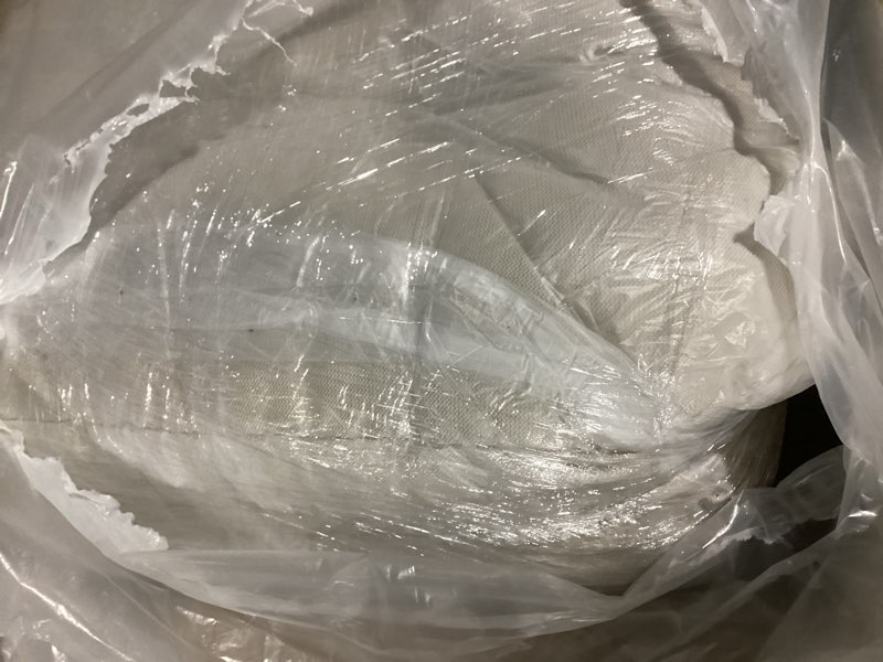 Condition photo showing Good Condition for RACE LEAF 19" x 19" Patio Chair Cushions Beige - Outdoor/Indoor Tufted Memory Foam Chair Pads Set of 2, Water-Resistant Olefin Chair Seat Cushion Non-Slip Backing Beige 19x19 Inch (Pack of 2)