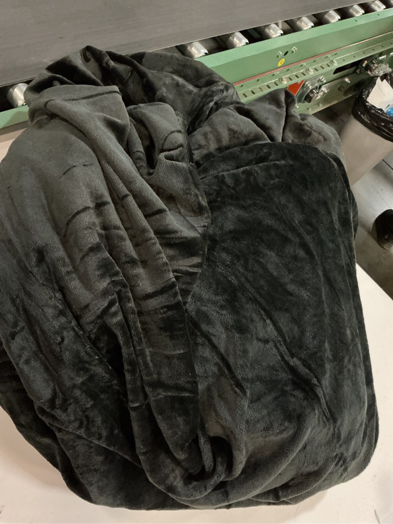 Condition photo showing Good Condition for BEDELITE Fleece Blanket Black Throw Blankets for Couch & Bed, Luxury Plush Cozy Fuzzy Blanket 50x60 inches, Super Soft Warm Lightweight Throw Blanket for Travel Camping Black Throw(50"x60")