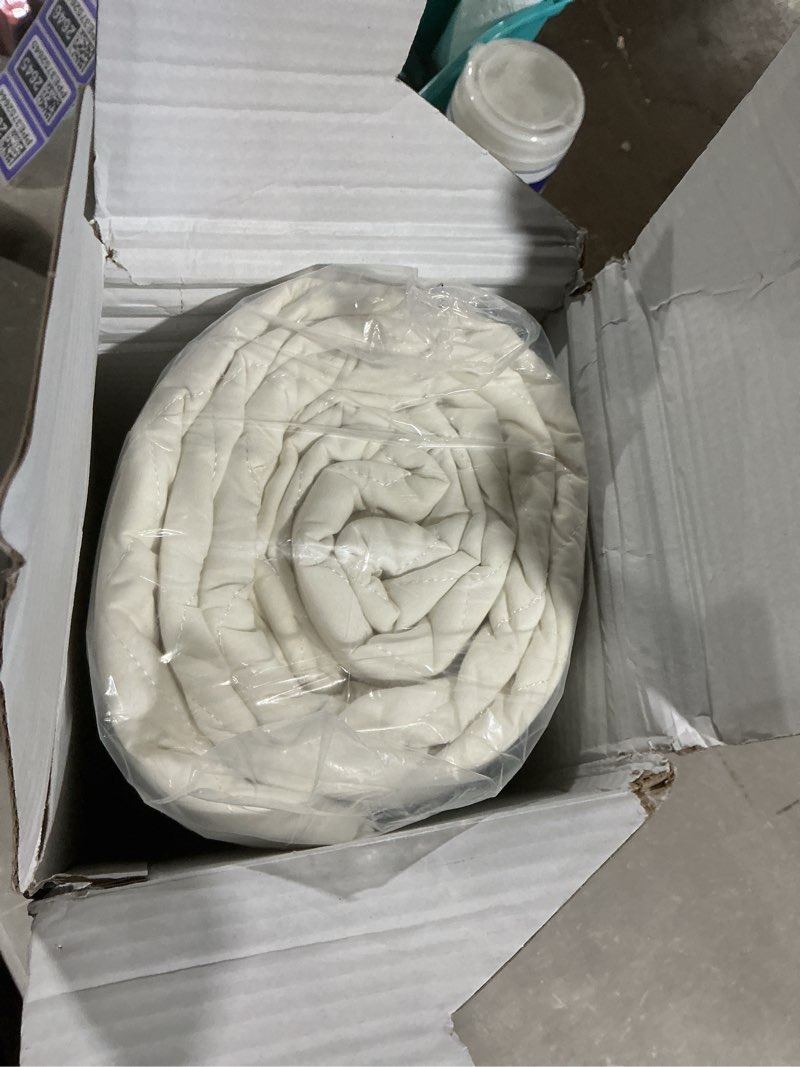 Condition photo showing Good Condition for queen quilt bedding set - cloud soft all-season bedspread 3 pc w/shams, bed quilt queen size coverlet - oversized, light weight, ultra durable, easy care - 90 x 96 in (ivory)