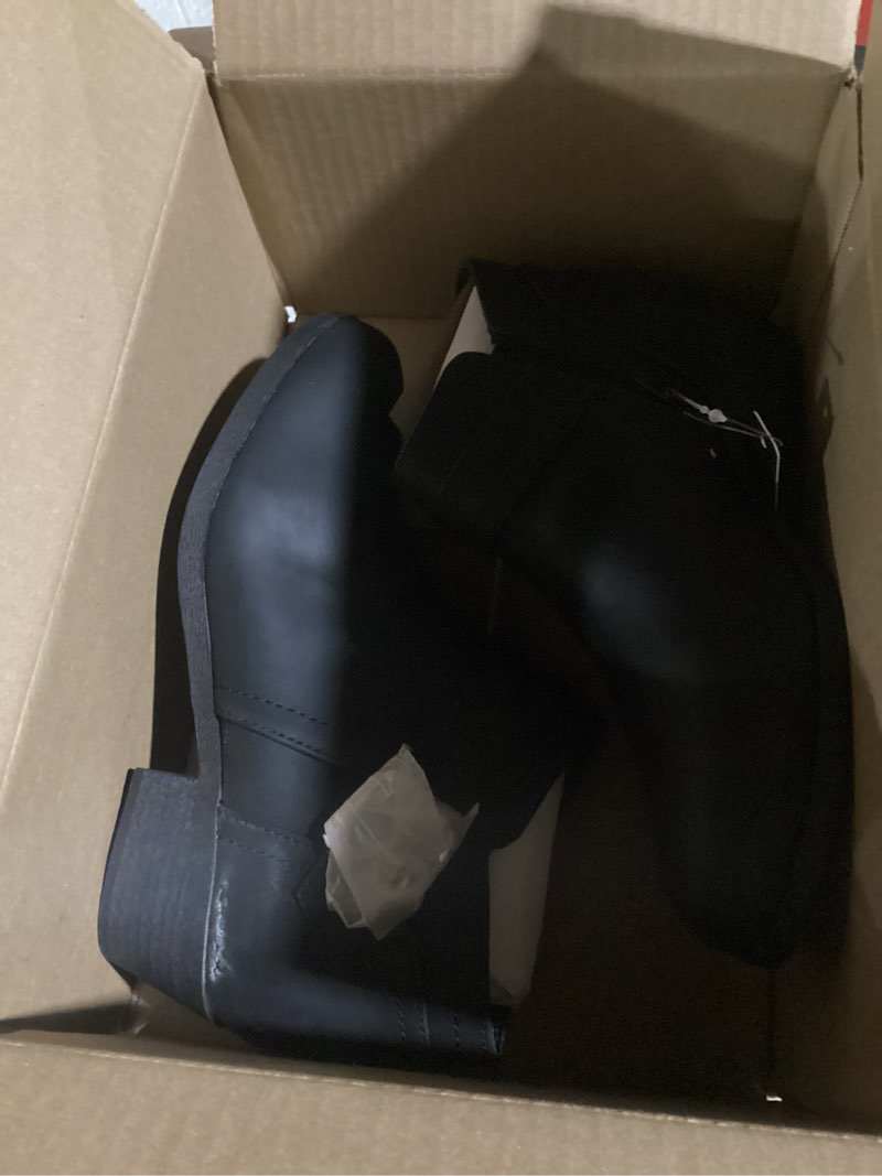 Boots women’s size 7.5