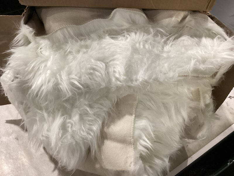 ORINOVA White Fluffy 5x7 Washable Area Rugs for Bedroom Faux Fuzzy Sheepskin Fur Rug for Living Room