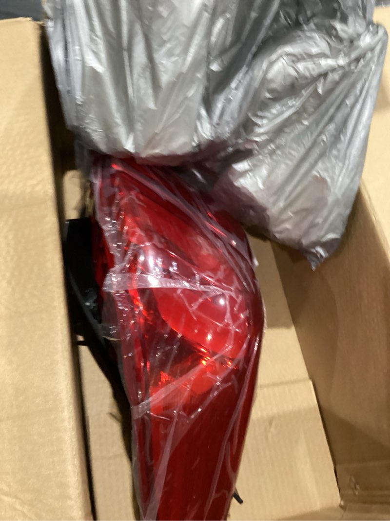 Condition photo showing Good Condition for huray left led tail light fit for chevy trax 2017-2022 lh taillight back lamp rear brake lamp assembly oe style replacement for gm2800298 (driver side) lh(driver side)