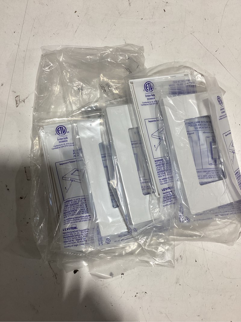 Condition photo showing As Is for leviton 80301-sw 1-gang decora plus wallplate screwless snap-on mount 5 pack