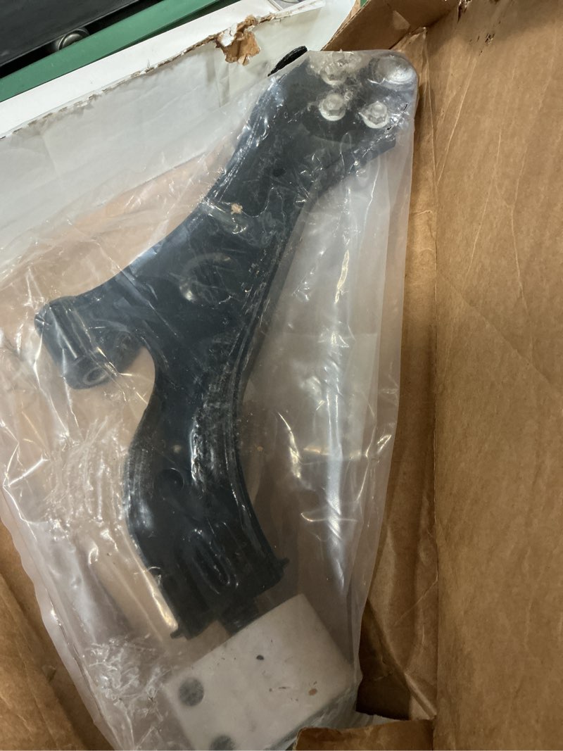 Condition photo showing Good Condition for moog rk623583 suspension control arm and ball joint assembly for chevrolet equinox