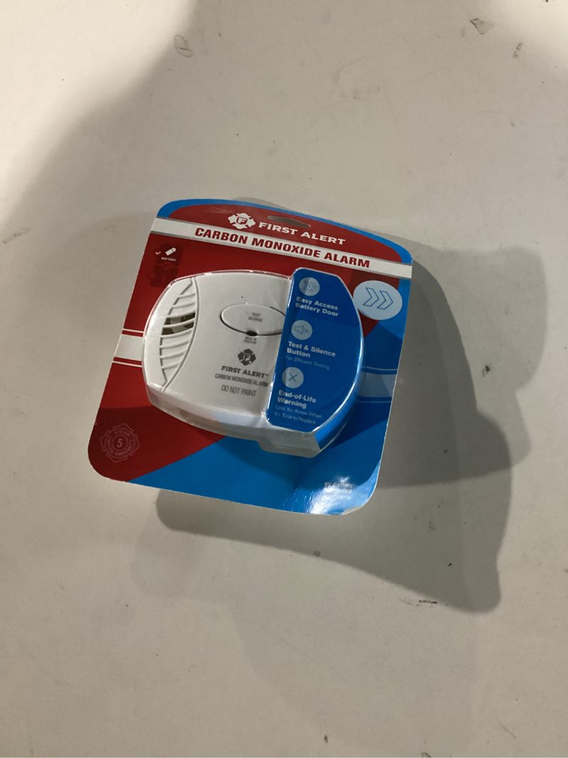 Condition photo showing New/Like New for FIRST ALERT CO400-3 Carbon Monoxide Detector, Battery Operated, White , 3-Pack -CO400-3 Pack of 3 Detector