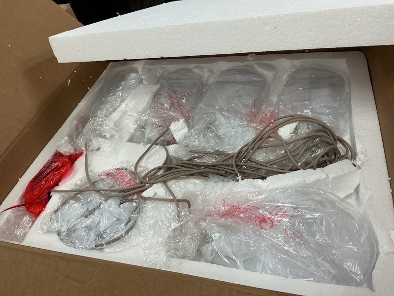 Condition photo showing Good Condition for melt chandelier