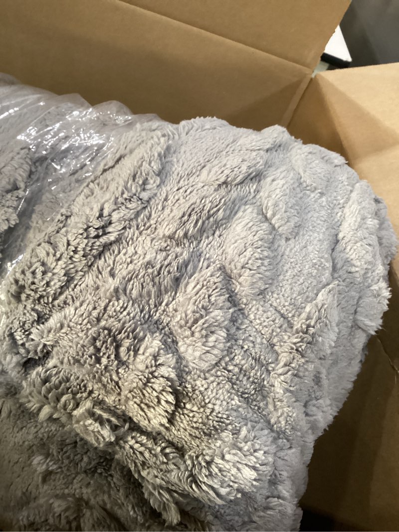 Condition photo showing Good Condition for Grey textured throw blanket size unknown