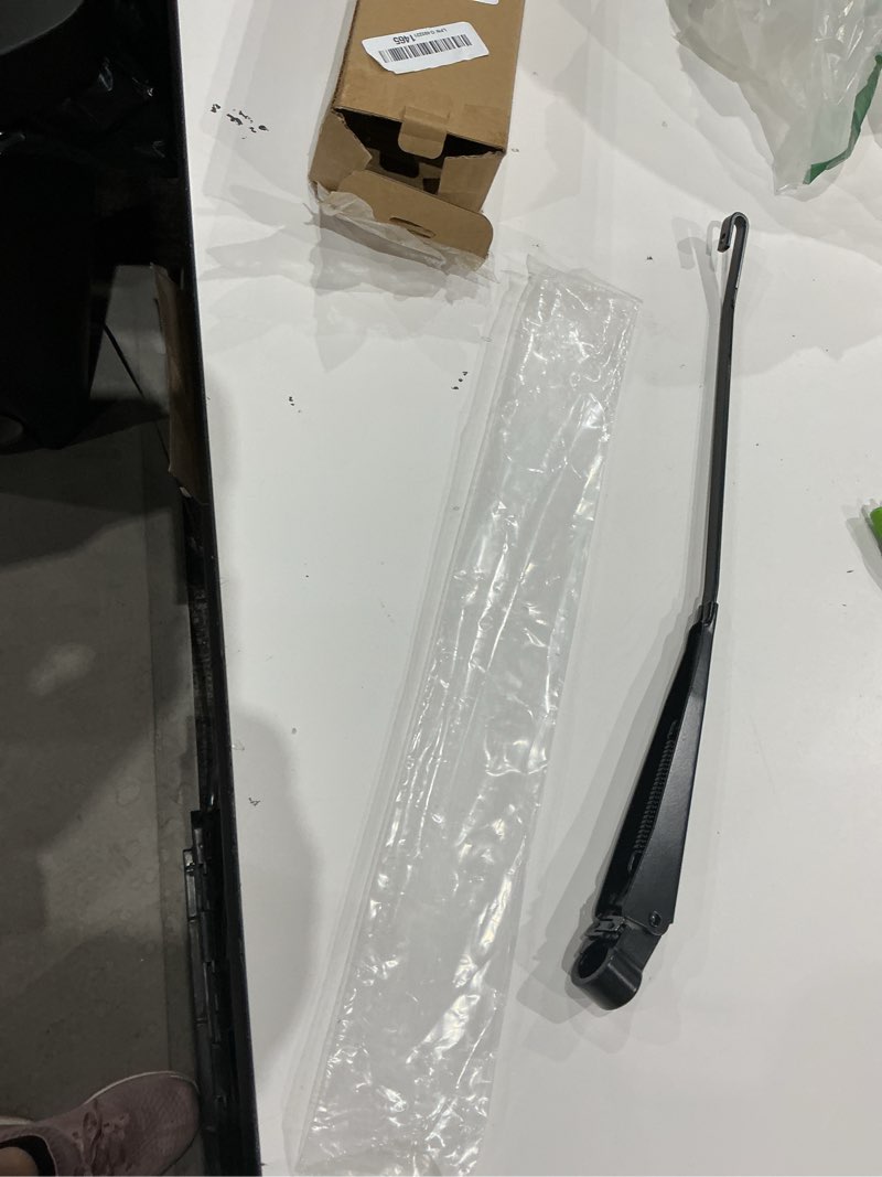 Condition photo showing As Is for 42631 1 pair windshield wiper arm anti rust uv resistant compatible with ford f150 f250 f350 f-super duty bronco 1991-1998 replace oe f1tz17526aa f4tz17526a