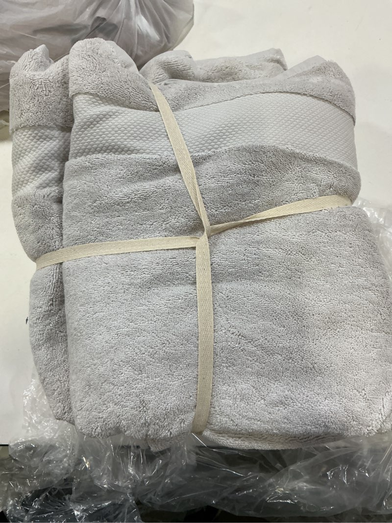 Condition photo showing Good Condition for quince turkish ultra plush bath towel (set of 2), one size, silver