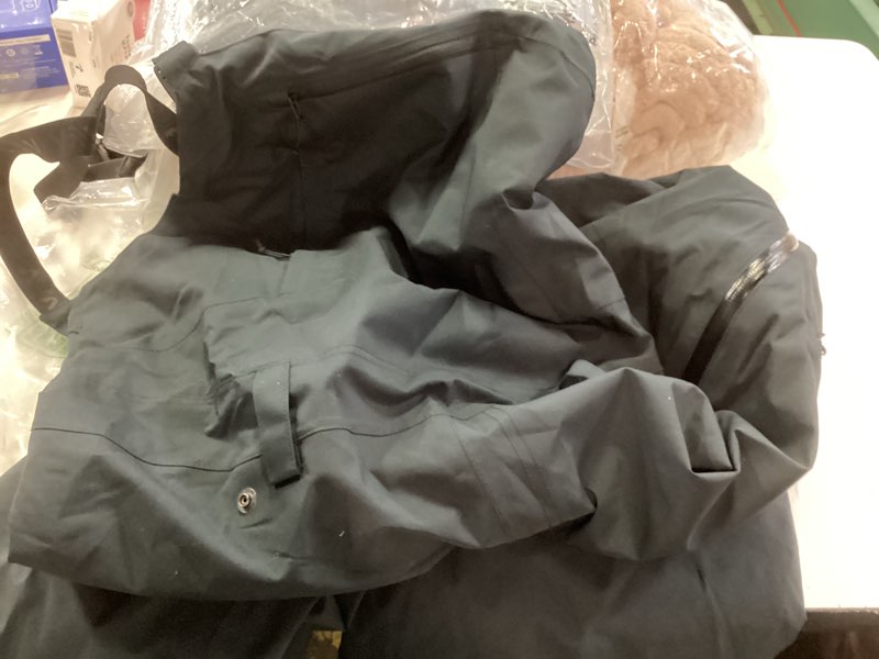 Condition photo showing Good Condition for Flylow Youth Baker Jr Bib - Waterproof Breathable Kids' Ski & Snowboard Pants 8 Black