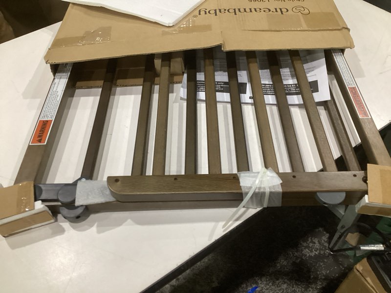Condition photo showing Good Condition for dreambaby 27.5-41" nottingham rustic wooden baby gate for stairs and doorways - two mount options: drill-in walk through or no screw barrier - farmhouse style for kids and pets