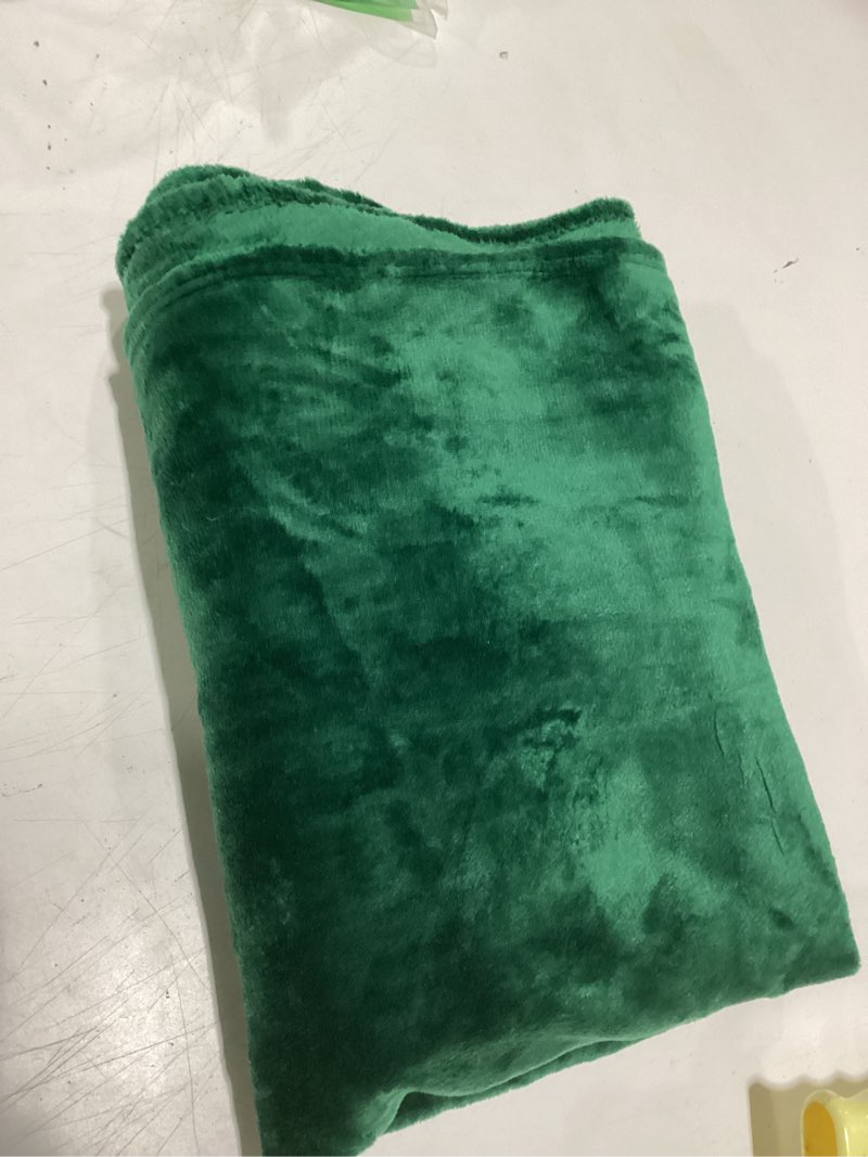 Condition photo showing Good Condition for Exclusivo Mezcla Extra Large Fleece Throw Blanket for Couch, Sofa, 300GSM Super Soft and Warm Blankets, Forest Green Throw All Season Use, Cozy, Plush, Lightweight, 50x70 Inches Throw XL (50"x70") Forest Green
