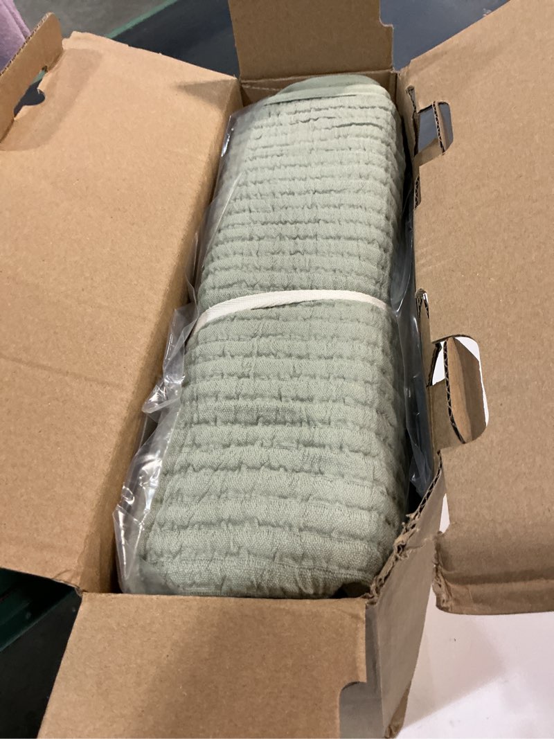 Condition photo showing New/Like New for EVERGRACEHOME Cotton Coverlet Set Full Queen Size 3 Pieces, Lightweight Soft Ribbed Matelassé Bedspread Quilt Set, Oversized Quilted Bedding Set with 2 Pillow Shams for All Seasons, Light Sage Green Full/Queen (92" x 98") Light Sage Green
