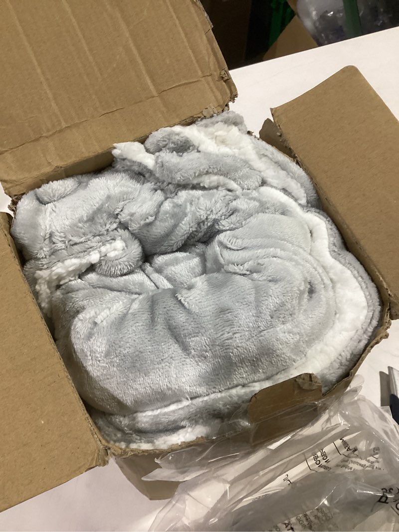 Condition photo showing Good Condition for Bedsure GentleSoft Sherpa Fleece Twin Size Blanket for Couch, Non-Heated, Thick and Warm Throw for W