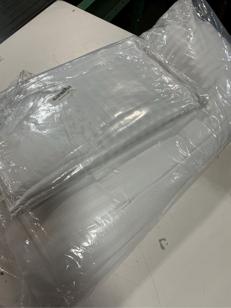 Condition photo showing Good Condition for EIUE Hotel Collection Bed Pillows for Sleeping 2 Pack Queen Size?Pillows for Side and Back Sleepers,Super Soft Down Alternative Microfiber Filled Pillows,20 x 30 Inches White Queen (Pack of 2)