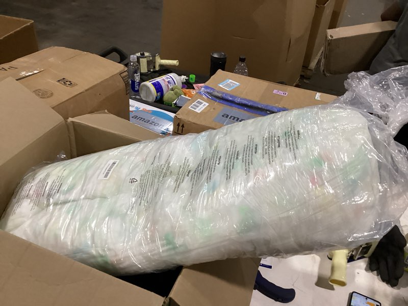 Condition photo showing New/Like New for Bedsure ComfyFleece Donut Medium Dog Bed - Washable Faux Fur with Corduroy Fleece & Anti Slip Bottom, Round Pet Bed with Removable Cover, Cream, 30x30x8 inches M (30x30x8) Cream