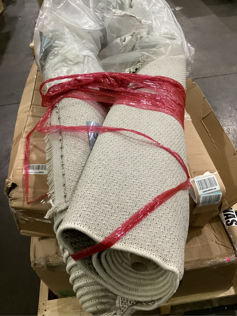 Condition photo showing Good Condition for loloi amber lewis malibu collection mab-01 ivory/dove 11'-4" x 15' area rug ivory / dove 11'4" x 15' (rectangular)