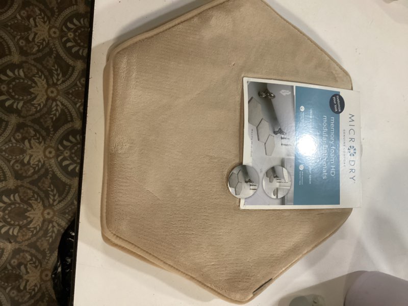 Condition photo showing New/Like New for microdry® memory foam hd modular bath mats 3-piece set with griptex skid-resistant base, 19x17