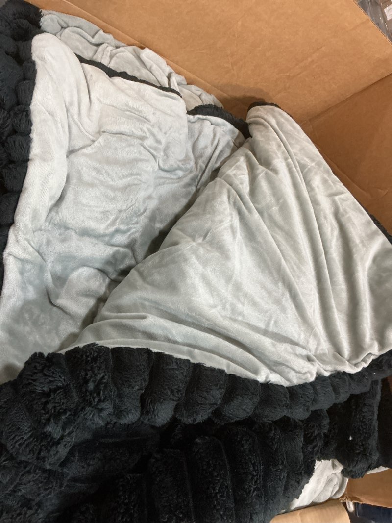 Condition photo showing Good Condition for BEDELITE Fleece California King Comforter Set -Super Soft & Warm Fluffy Black Bedding, Luxury Fuzzy Heavy Bed Set for Winter with 2 Pillow Cases Black California King