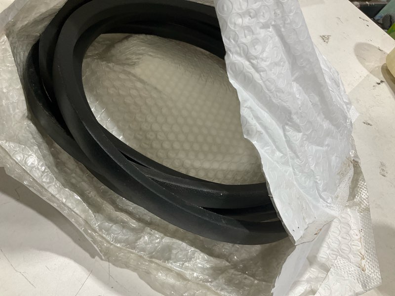 Condition photo showing Good Condition for dvparts v-belt aub161355 87761225 for new holland 914a series mowers