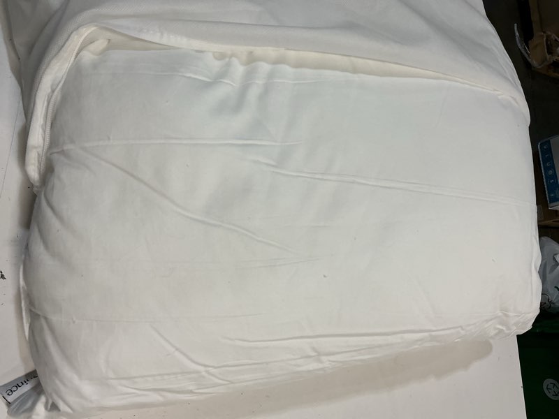 Condition photo showing Good Condition for quince premium down alternative pillow, standard, medium/firm