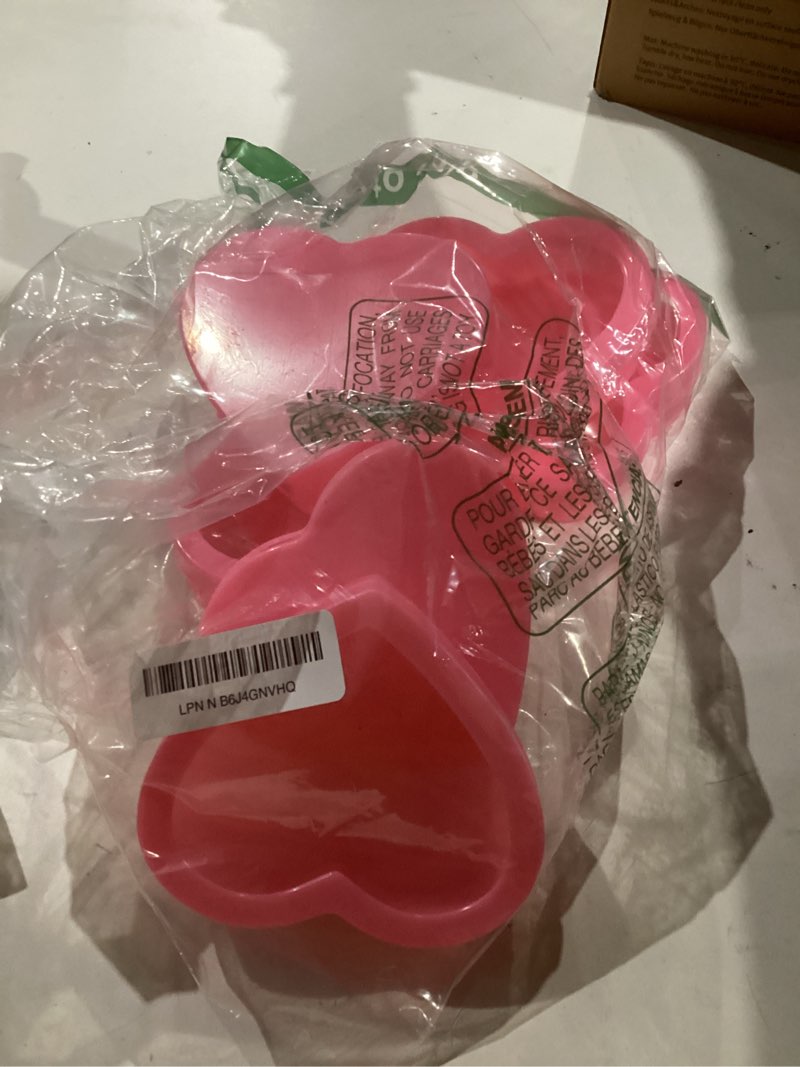 Condition photo showing New/Like New for wesiti 6 pcs small heart shaped boxes with window valentine's day gift boxes plastic storage container for diy projects presents candy jewelry mother's day gifts(pink)
