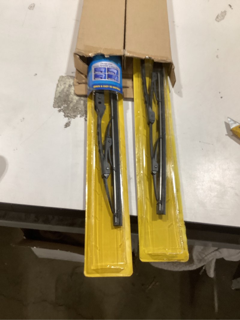 Condition photo showing Good Condition for rain-x 820147 weatherbeater, 26" and 16" windshield wiper blades - all-season oem quality, conventional, vehicle specific fit, pack of 2 26" and 16" pack of 2