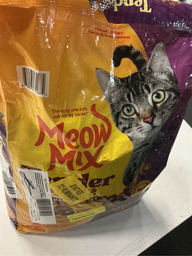 Condition photo showing Good Condition for meow mix tender centers basted bites chicken and tuna flavor, 3 pound, crunchy outside meaty inside 3 pound (pack of 1)