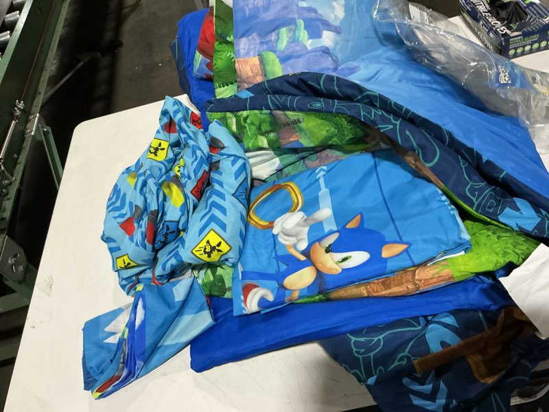 Condition photo showing New/Like New for sonic the hedgehog kids 4 piece blue reversible comforter, bed in a bag, twin (only blanket)