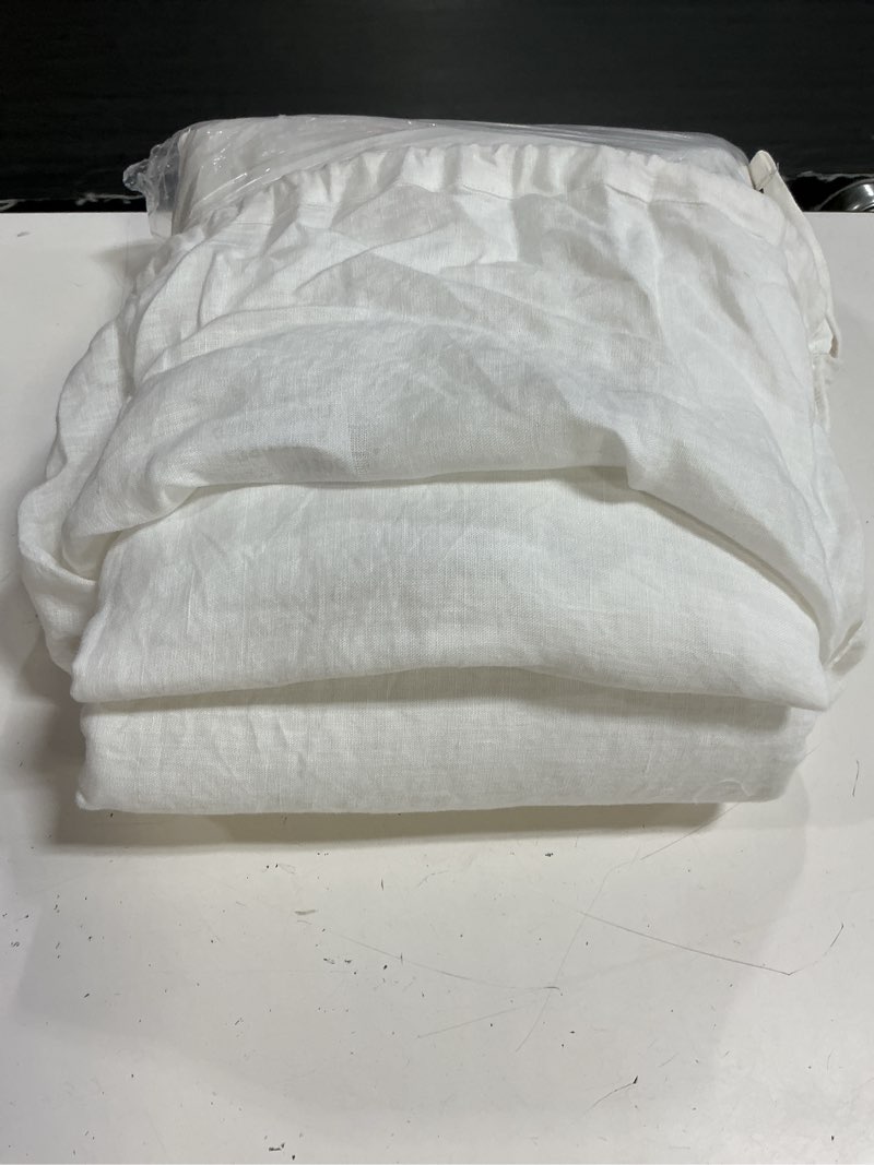 Condition photo showing Good Condition for quince linen piped sheet set queen /white