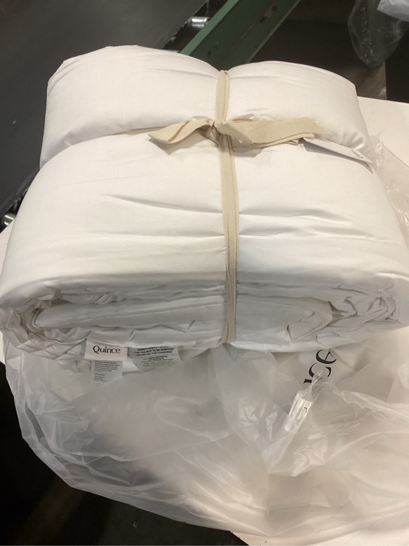 Condition photo showing New/Like New for twin comforter 