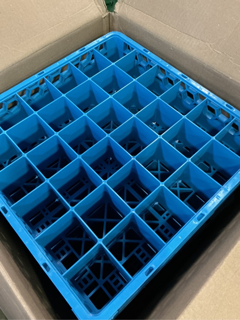 Condition photo showing Good Condition for carlisle foodservice products 36 compartment glass racks with 1 extender - fits 2.69" diameter white wine glasses, tumblers, narrow bowl stems, 2.94" compartments, tamper proof, blue