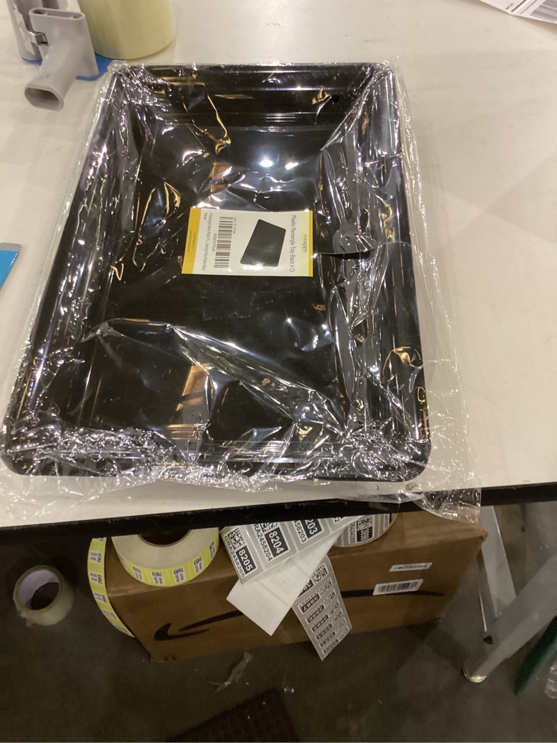 4 rectangle white plastic heavy duty serving trays 12" x 18" decorative wedding & party platters